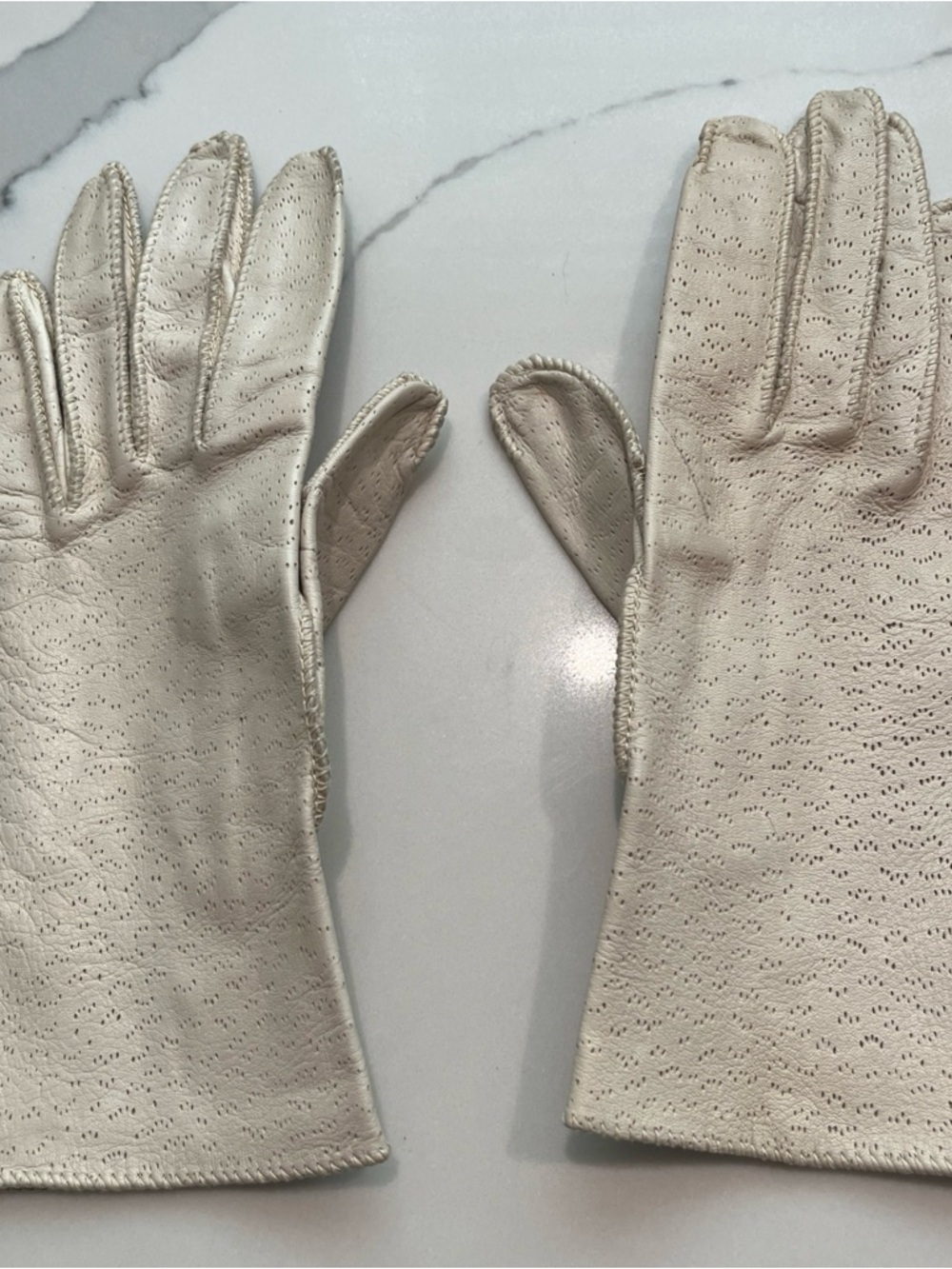 Deerskin Women's Cream Leather Perforated Gloves Size 7 Chic Classic